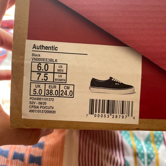 NWB Black Vans Core Classics W 7.5/ M 6.0. - Picture 4 of 7